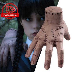 Novità Articoli Cosa Mano Giocattolo Horror Mercoledì Dalla famiglia Addams Figurine in PVC Decorazioni per la casa Desktop Craft Vacanze Festa di Halloween Costume Prop G230520