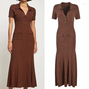 Платья для вечеринок высококачественная взлетно -посадочная полоса летние кофейные вязание длинное платье элегантные женщины отвороты с коротким рукавом кнопку