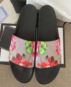 Klasyczne pantofle Sprzedaj studnie gumowe sandały Slajdy kwiatowe brokat mężczyzn Kobiety mody kapcie czerwone białe dna biegów na bok 10 8910279