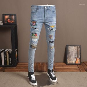 Erkek kot pantolon yüksek sokak erkekler 2023 yaz sokak kıyafeti işlemeli yırtık delikler yama ince fit jean