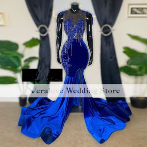 Королевское голубое вечернее платье для женщин Бусины Velvet Sexy Slit African Prom Gala Met Met Party Gowns Roy Longue de Bal