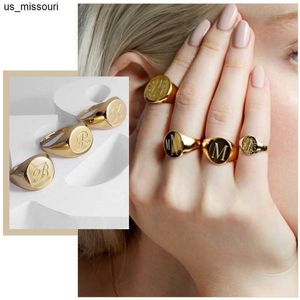 Anéis de banda Mulheres personalizadas Signet Ring Round Top Top Top Inicial Carimbo de aço inoxidável Punk Candid Fashion Jewelry Presente para Girls J230522