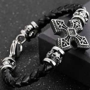 Girocolli Bracciale in pelle da uomo con croce Punk Rock Braccialetti con testa di teschio per uomo Fasce a mano in pelle Accessori per gioielli Dropship