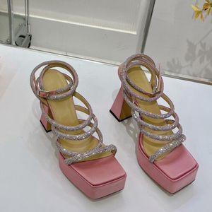 platforma Chunky High Heels Sandals Mach Crystal inkrustowane szpulą szpuła szpula obcasy 95 mmsky do satynowych luksusowych projektantów buty wieczorne z pudełkiem
