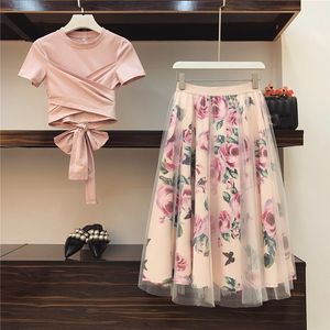 İki parçalı Dress Çiçek Pring Mesh Etek ve Pamuk Düzensiz Tişört Sıradan 2 Set Bowknot Pembe mahsul üstleri Çiçek Orta CLF etek setleri 230522