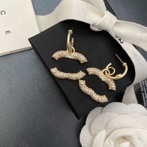 Dziesięć prezentów stylowych kolczyki kryształowy diament Pearl Stud Designer biżuteria