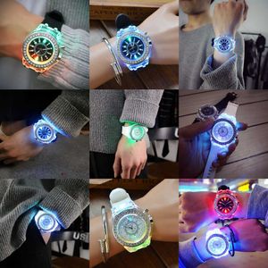 Luminoso quadrante dell'orologio di moda per la creazione di gioielli LED Watch Night Glow School Student Watch light love clock