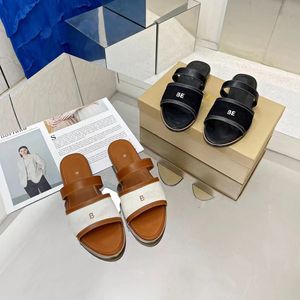 Designer tofflor solid färg kvinnors plattform mode glid tofflor sommar sexiga sandaler mode engelska skor kvinnors strandläder plattform sandaler