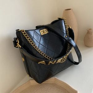 Hink kvinnor designer axelväskor lady messenger väska pastill vanligt mode crossbody handväskor breddade handtagskedja tre remmar lås hbp