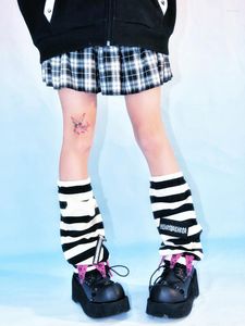 Calzini da donna Ruibbit Girl Winter Japanese Knee Sleeve Leg Cover Harajuku Handmade Black And White Stripes Warmers Punk