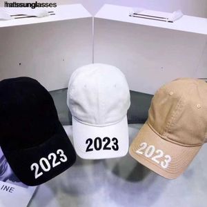 2023 NYA ALLA SOFT TOPPLetter Brodered Duck Tongue Hat Korean Version Mångsidig Sunshade Baseball Cap Black Hat