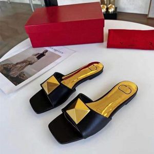 Novo hardware pirâmide, botão decorativo chinelos de moda europeia e americana sandálias femininas sandálias planas sapatos planos