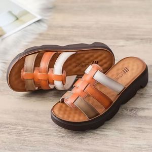 Summerskie kapcie dla kobiet Wysokiej jakości moda nowa na świeżym powietrzu Piękna osobowość antypoślizgowa miękkie sandały plażowe odporne na zużycie