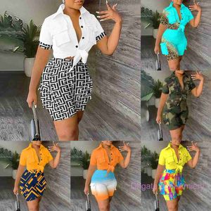 WhioLesale Giyim Kadınların Takipleri Yeni Kentsel Stil Gömlek Baskılı Kısa Kollu Üstler Tee ve Şort İki Parça Set 2 PCS Kadın Ofis Leydi Kıyafetleri