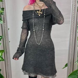 Casual Dresses Straight Neck Sticke Dress Women's 2023 Autumn and Winter Solid sjal midja lång ärm höft inslaget