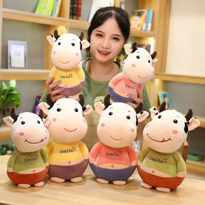 Söt fylld plysch leksaker djur anime lilla ko dockor hemtillbehör barn animationsserie julklappar 3 stilar barns glada lekekamrat 25 cm