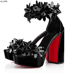 Sandalet yaz lüks kadın papatya sivri uçlar sandaletler ayakkabı kırmızı taban yüksek topuklu çiçek strappy kare patent patent deri bayan sanandalias eu3543 kutu j0523