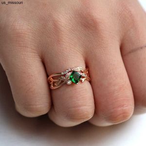 Pierścienie zespołowe Drobna biżuteria luksus 18K Rose Gold Pierścienie Połączony łańcuch krzyżowy pierścionek dla kobiet Pierścionki ślubne Naturalne szmaragdowe kryształy J230522