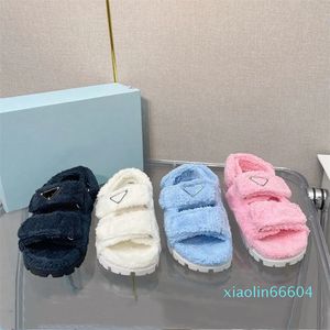 Casual Shoes Luxury Design Autumn Winter Triangle Women Sandaler Plush Pur Slide Classic Open Toe Rubber Sole Plat Slipper Runway Outfit Party