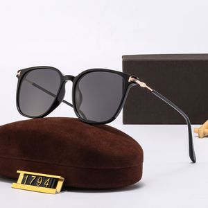 Diseñador de la marca de lujo Tom Gafas de sol James Bond para hombres, mujeres, gafas de sol Super Star Celebrity Driving Sunglass Ladies Fashion Eyeglasses con caja TF1794