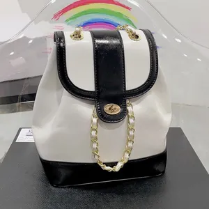 2023 New Designer Backpack Moda Oil Cera Cela Backpack Mulheres Classic Chain Chain Backpack Saco de grande capacidade