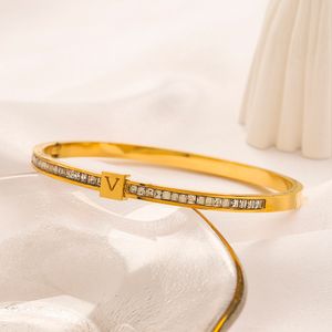 Designer Bracelet Bangle Charm Bracelet Luxury Bracelets Women Letter Jewelry Plated Stainless steel 18K Gold Tassels Wristband Cuff Fashion Party Accessories