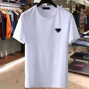 Camisetas de camisetas masculinas camisetas de designer tshirt Man Tees tops tshirts camisa de verão bordando mangas curtas masculinas camisetas brancas molhas pretas s-4xl l230518