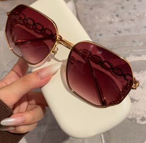 Gold Chain Square Solglasögon Kvinnor Summer Sunnies Gafas de Sol Sonnenbrille Sun Shades UV400 Eyewear With Box