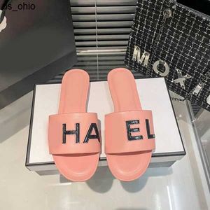 Chanells Sandals Designer Sandaler Famous Brand Channel Classic Flat Heel Sandals Summer Leather Lady Slides Women Casual Shoes Hotel Bath Ladies Sexy Scuffs 549