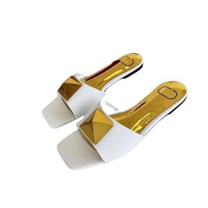 Pyramid Hardware Decorative Button Fashion Slippers European and American Style Women's Sandals Sandals Flat Shoes