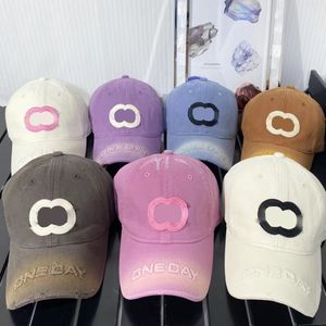 Moda Gökkuşağı Renk Gradyan Tasarımcı Top Cap Çift Yaz Tatil Spor Şapkası Brim 3D Harfler İşlemeli Şapka Üst Yemeli ve Yıpranmış 7 Renk
