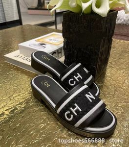 Ccity Paris Women Summer 2023 Slippers Mules عرض الأزياء الفاخرة المصممة الفاخرة المسطحة للسيدات CD Home Beach Slides Famle Brand Sliders Channel Channe BDO6