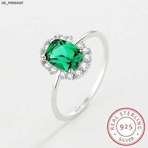 Pierścienie zespołowe 2022 Nowy klasyczny szmaragd pierścień dla kobiety prawdziwy s925 srebrny diamentowy kryształowy kwiat lojalny palec na przyjęcie weselne biżuteria J230522