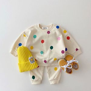 Kläder sätter vår baby pojkar flickor kläder set barns kostym barn långseleved huva bomull tröja byxor kostar kläddräkt 230520