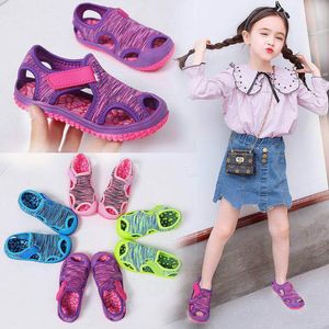 Sandálias Meninas Primavera e Verão Crianças Fechadas Toe Sports Beach Shoes Meninos Wading Candy Color 230522