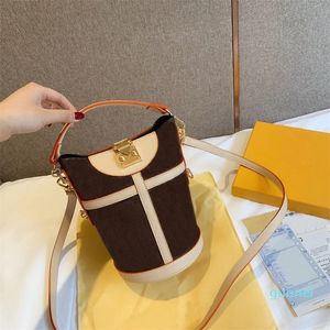 حقائب مصممة Crossbody Bags أعلى جودة الأكياس الفاخرة دلو جلدية مع دلو جلدي مع حزام أسطوانة كتف مصممي الكتف عبر حقيبة يد الجسم