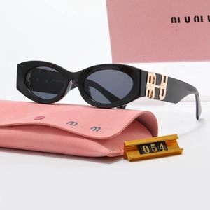 Солнцезащитные очки MIU Овальная рамка MIU054 Солнцезащитные очки дизайнерские радиационные радиационные личности мужские ретро -очки доски высокого роста высокое значение высокого появления