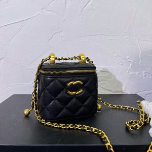 Designer Mini Makeup Bag Portable Crossbody Bags Läder Ringer Ringer Söm Double Gold Ball Axel Väskor Hårdvara Metall Buckle Makeup Box Fine Chain 10x9cm