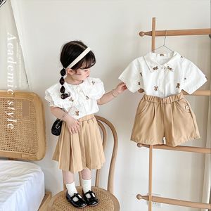 衣料品セット夏の家族を一致させる衣服少年少年ホワイトショートスリーブシャツのシャツショートスカートコットンカレッジスタイルスーツベイビー230522