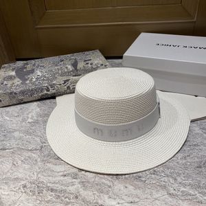 Flat Top Grass Hat Miu Letter Female Designer Beanie Cap Versatile Summer British Style Sunscreen Beach Hat Straw Sticked Top Hat