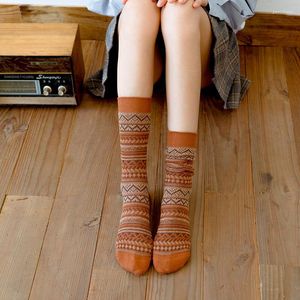 Kadın Socks İngiltere Tarzı Ekose Sonbahar Kış Sıcak Harajuku Vintage Street Giyim Japon Kawaii Kızlar Sevimli Tatlı Çorap