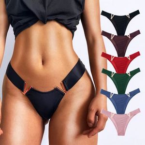 Damen-Shorts, niedrige Taille, sexy, spurlose Goldschnalle, V-Buchstabe, ausgehöhlter Sport-Tanga-Slip