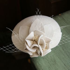 Şapkalar İngiliz prenses net iplik üst şapka bayanlar yün yün şapka sonbahar ve kış zarif moda süs çiçek dekorasyonu