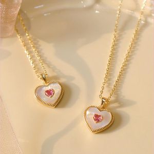 Halsband 925 Sterling Silver Heart Shaped White Fritillary Pendant Halsband Ny kvinnlig sommar Simple ClaVicle Chain Woman Fashion Jewelry