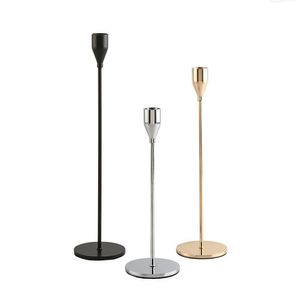 Titulares de vela Vintage Mesa de metal decoração Romântica Candlestick Casa Ornamentos de 3pcs/Drop Drop Drop Garden Dhwcz