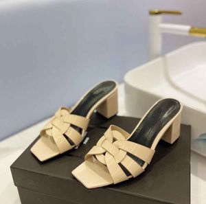 23S Women Sandal Block Heels Tribute Beyed Mots Clipper Heel Patent Leather Open Toe Tee Tee Italy مصنوعة من مصمم فاخر شريحة مع صندوق 35-43