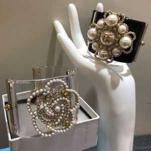 Brazalete Vintage clásico cristal perla sello Camelia letra C diseño pulsera brazalete para mujer chica damas regalo fiesta joyería Accesorios