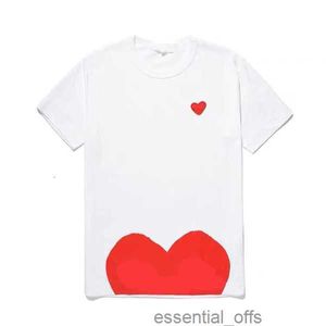 23s Plays Designer Mens T Shirts Women's Cotton Embroidery Love Eyes Tshirt Loose Casual Par Style Tryckt Kort ärm Bottomykga