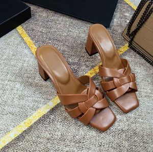 Nackte Damen-Sandalen mit Blockabsatz, Tribute-Pantoletten mit Absatz, Pantoffeln aus Lackleder mit offener Zehenpartie, in Italien gefertigte Luxus-Designer-Kleider-Slide mit Box