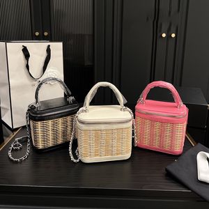 Womens Oil Wox Leather Rattan Weaving Vanity Påsar Topphandtag Totes Silver Metal Hardware Matelasse Chain Crossbody Shoulder Designer Handbag Cosmetic Case 15x13cm